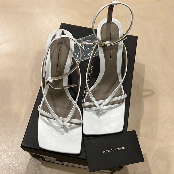 Bottega Veneta Optic White Sandal - Picture 4 of 9